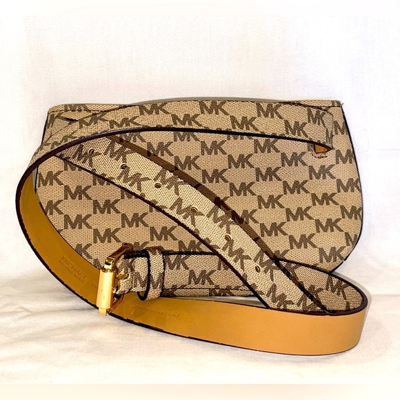 Michael Kors signature Fanny pack - Picture 2 of 3